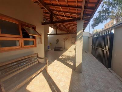 Casa para Venda, em Itapetininga, bairro Vila Nastri, 3 dormitrios, 2 banheiros, 1 sute, 2 vagas