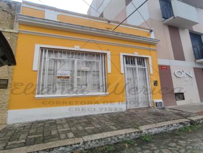 Casa para Venda, em Pelotas, bairro Centro, 3 dormitrios, 2 banheiros, 1 sute