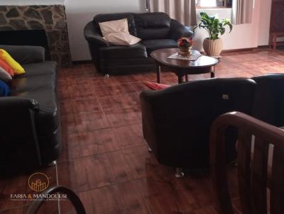 Casa para Venda, em , bairro Pinheirinho, 4 dormitrios, 1 banheiro, 2 sutes, 4 vagas