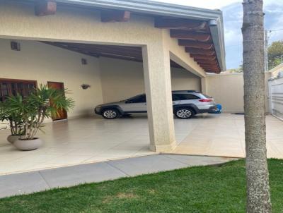 Casa para Venda, em Caldas Novas, bairro BANDEIRANTE, 4 dormitrios, 1 banheiro, 4 sutes, 2 vagas