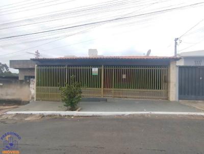 Casa para Venda, em Alfenas, bairro Vila Teixeira, 4 dormitrios, 2 banheiros, 1 sute, 2 vagas