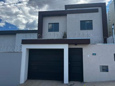 Sobrado para Venda, em Montes Claros, bairro Belvedere, 3 dormitórios, 2 banheiros, 1 suíte, 1 vaga