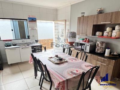 Casa para Venda, em Pouso Alegre, bairro FOCH, 3 dormitrios, 1 banheiro, 2 vagas