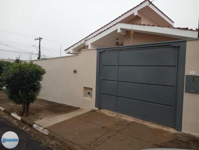 Casa para Locao, em Guaxup, bairro Parque das Orquideas, 3 dormitrios, 2 banheiros, 1 sute, 2 vagas