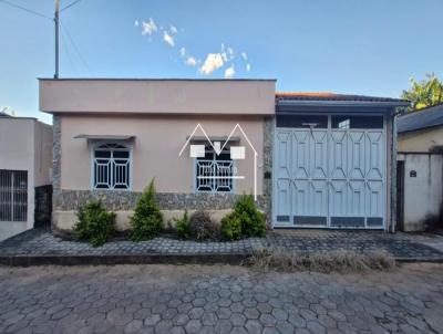 Casa para Venda, em Oliveira, bairro Cristo Redentor, 3 dormit�rios, 1 banheiro, 2 vagas