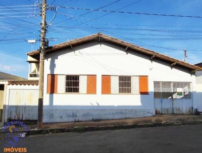 Casa para Loca��o, em Alfenas, bairro Centro, 4 dormit�rios, 2 banheiros, 1 vaga