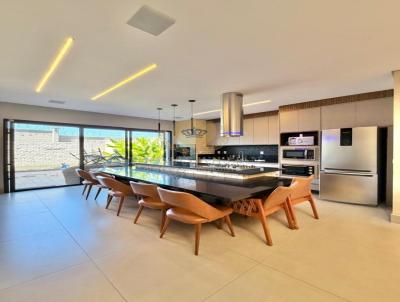 Casa para Venda, em Cuiab�, bairro Condom�nio Residencial Florais Safira, 3 dormit�rios, 5 banheiros, 3 su�tes, 2 vagas
