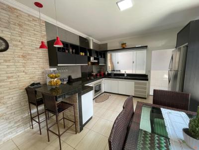 Casa para Venda, em Caldas Novas, bairro Jardim Serrano, 3 dormit�rios, 3 banheiros, 1 su�te, 3 vagas