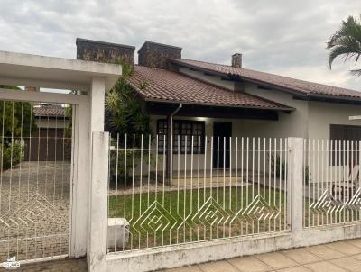 Casa para Venda, em Sombrio, bairro Centro, 6 dormit�rios, 3 banheiros, 2 su�tes, 2 vagas