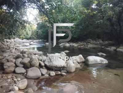 S�tio para Venda, em Cachoeiras de Macacu, bairro Papucaia, 3 dormit�rios, 3 banheiros, 2 su�tes, 2 vagas