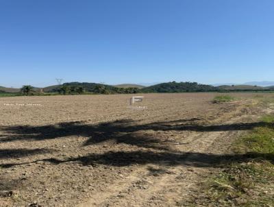 Fazenda para Venda, em Cachoeiras de Macacu, bairro Papucaia, 4 dormit�rios, 2 banheiros, 4 vagas
