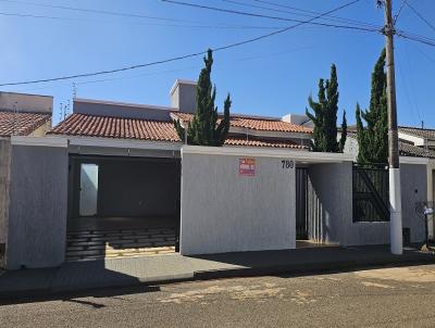 Casa para Venda, em Carmo do Parana�ba, bairro JARDIM JB, 3 dormit�rios, 3 banheiros, 1 su�te, 2 vagas