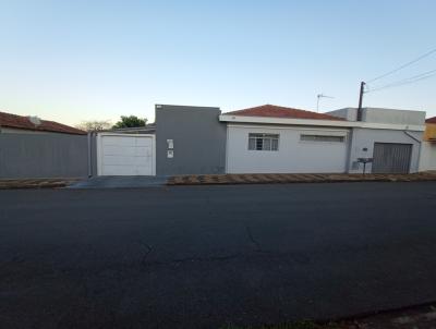 Casa para Venda, em Pirassununga, bairro CENTRO, 3 dormit�rios, 2 banheiros, 1 su�te, 2 vagas