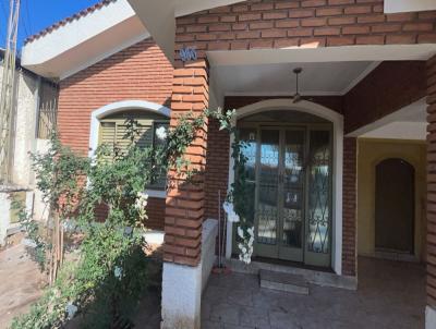 Casa para Loca��o, em Jaboticabal, bairro Centro, 3 dormit�rios, 1 banheiro, 2 vagas