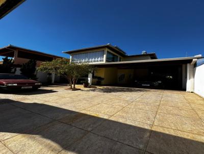Casas 3 e 4 Quartos para Venda, em Betim, bairro Ing�, 4 dormit�rios, 3 banheiros, 2 su�tes, 3 vagas