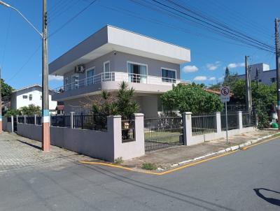 Casa / Sobrado para Venda, em Navegantes, bairro Gravat�, 3 dormit�rios, 2 banheiros, 1 su�te, 4 vagas