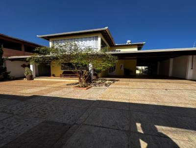 Casas 3 e 4 Quartos para Venda, em Betim, bairro Ing�, 4 dormit�rios, 4 banheiros, 2 su�tes, 5 vagas