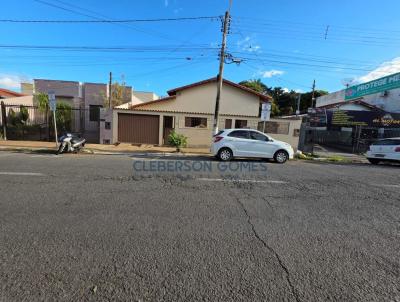Casa para Venda, em Caldas Novas, bairro Centro, 3 dormit�rios, 1 banheiro, 1 su�te, 2 vagas