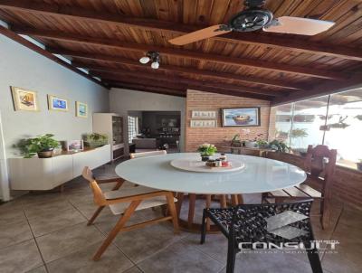 Casa para Venda, em Len��is Paulista, bairro Jardim Itamaraty, 4 dormit�rios, 2 banheiros, 3 su�tes, 2 vagas