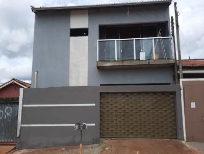Casa para Venda, em Ourinhos, bairro CDHU, 3 dormit�rios, 2 banheiros, 2 vagas
