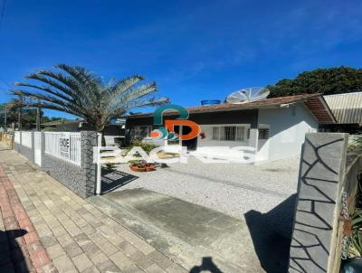 Casa para Temporada, em Bombinhas, bairro Centro, 2 dormit�rios, 2 banheiros, 1 su�te, 1 vaga