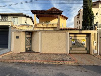Casa para Loca��o, em Montes Claros, bairro S�o Jos�, 5 dormit�rios, 4 banheiros, 1 su�te, 2 vagas