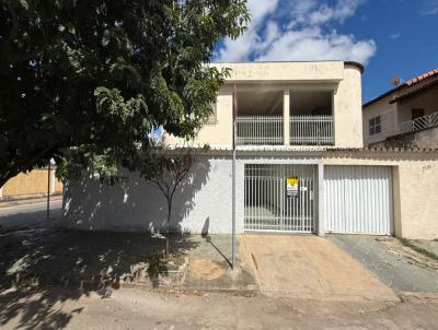 Casa para Venda, em Montes Claros, bairro Todos os Santos, 5 dormit�rios, 3 banheiros, 2 su�tes, 2 vagas