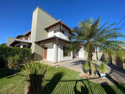 Casa / Sobrado para Venda, em Joinville, bairro Sagua�u, 3 dormit�rios, 2 banheiros, 1 su�te, 4 vagas