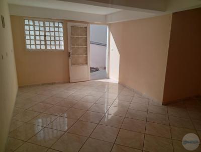 Casa para Loca��o, em Guaxup�, bairro Parque do Lago, 3 dormit�rios, 3 banheiros, 2 su�tes, 4 vagas