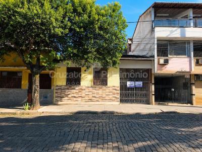 Casa para Venda, em Cataguases, bairro Centro, 3 dormit�rios, 2 banheiros, 1 su�te, 1 vaga