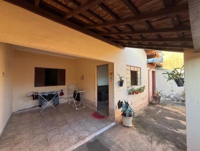 Casa para Venda, em Mococa, bairro Vila Carvalho, 2 dormit�rios, 1 banheiro, 1 vaga