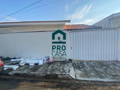 Casa para Venda, em Guaxup�, bairro Ouro Verde, 2 dormit�rios, 1 banheiro, 2 vagas