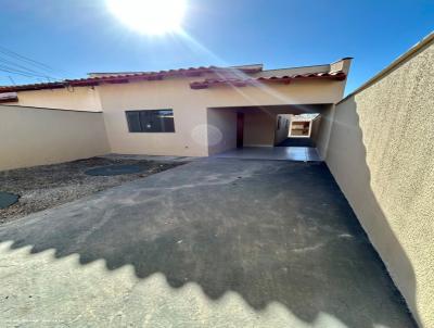 Casas 2 Quartos para Venda, em Aparecida de Goi�nia, bairro Jardim Cristal, 2 dormit�rios, 2 banheiros, 1 su�te, 2 vagas