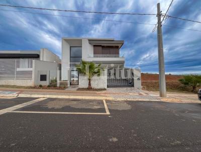 Sobrado para Venda, em Guarapuava, bairro Cidade dos Lagos, 3 dormit�rios, 4 banheiros, 3 su�tes, 2 vagas