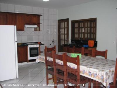 Casa para Temporada, em Bombinhas, bairro Bombas, 2 dormitórios, 2 banheiros, 3 vagas