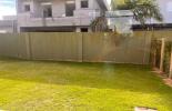 Ptio com grama verde