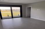 Quarto bem espaoso da frente