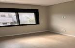 Quarto de trs espaoso