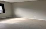 Quarto de trs espaoso