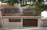 Fundos garagem e emcima