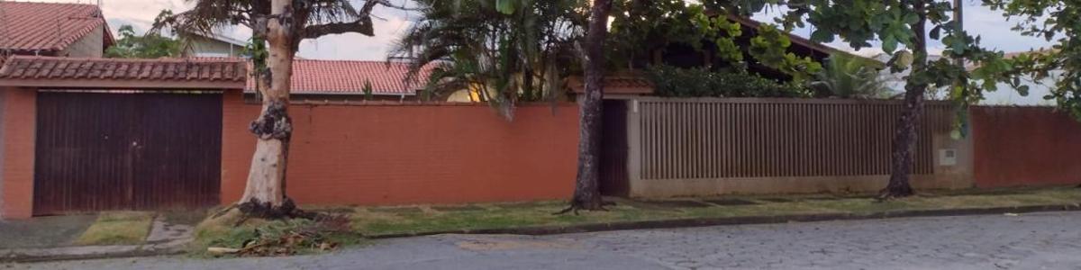 Linda casa muito aconchegante com jardim e varanda